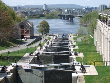 Ottawa Lock, in another view. Green lawn around it.