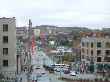 シャーブルックの町。歴史のある街並みと紅葉が美しい。